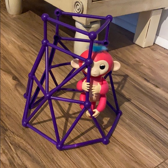 SOLD Fingerlings AIMEE monkey and Jungle Gym Set - Picture 2 of 7